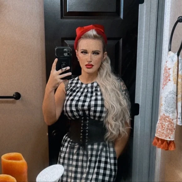 Meet the Posher - Picture 3 of 4